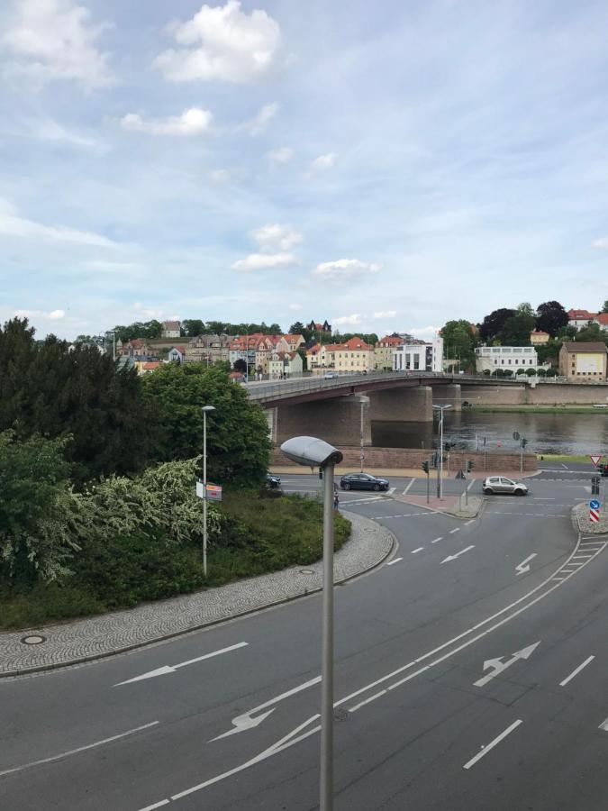 At Old Town Bridge Altstadt, Elbestrand, Fahrradweg, Schiffsanleger